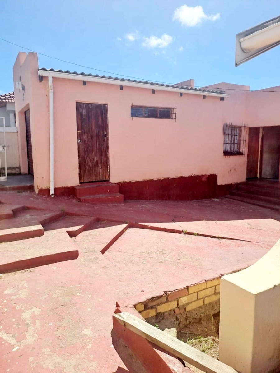 5 Bedroom Property for Sale in Mdantsane Nu 17 Eastern Cape